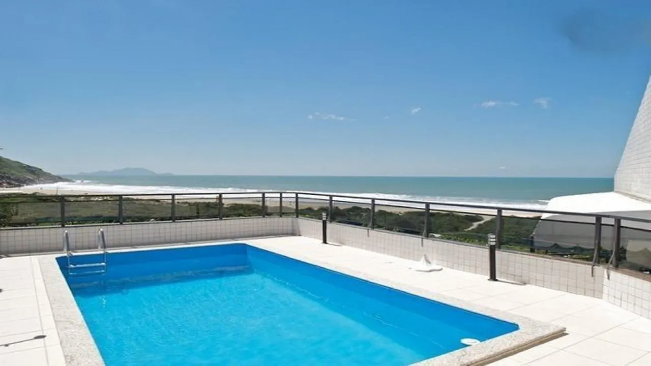 Linda Cobertura Frente Mar Com Piscina Privativa E Pe Na Areia! location